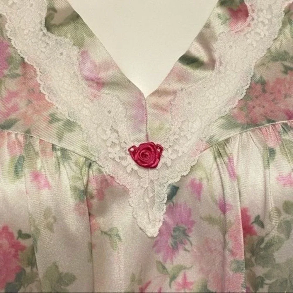 Vintage Lorraine Peignoir set‎